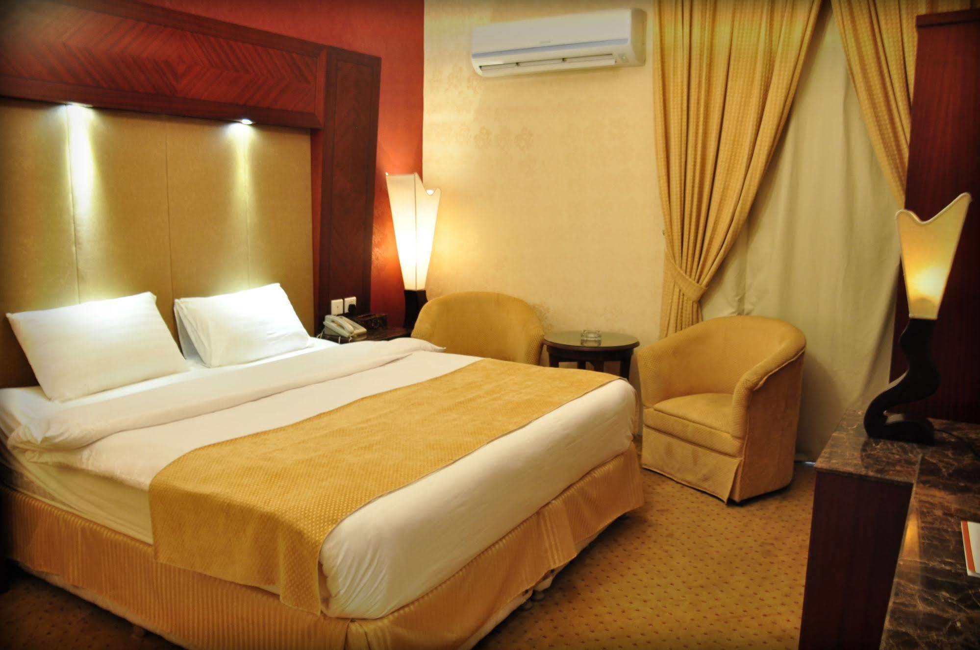 Al Higgi Hotel Janbu Kültér fotó