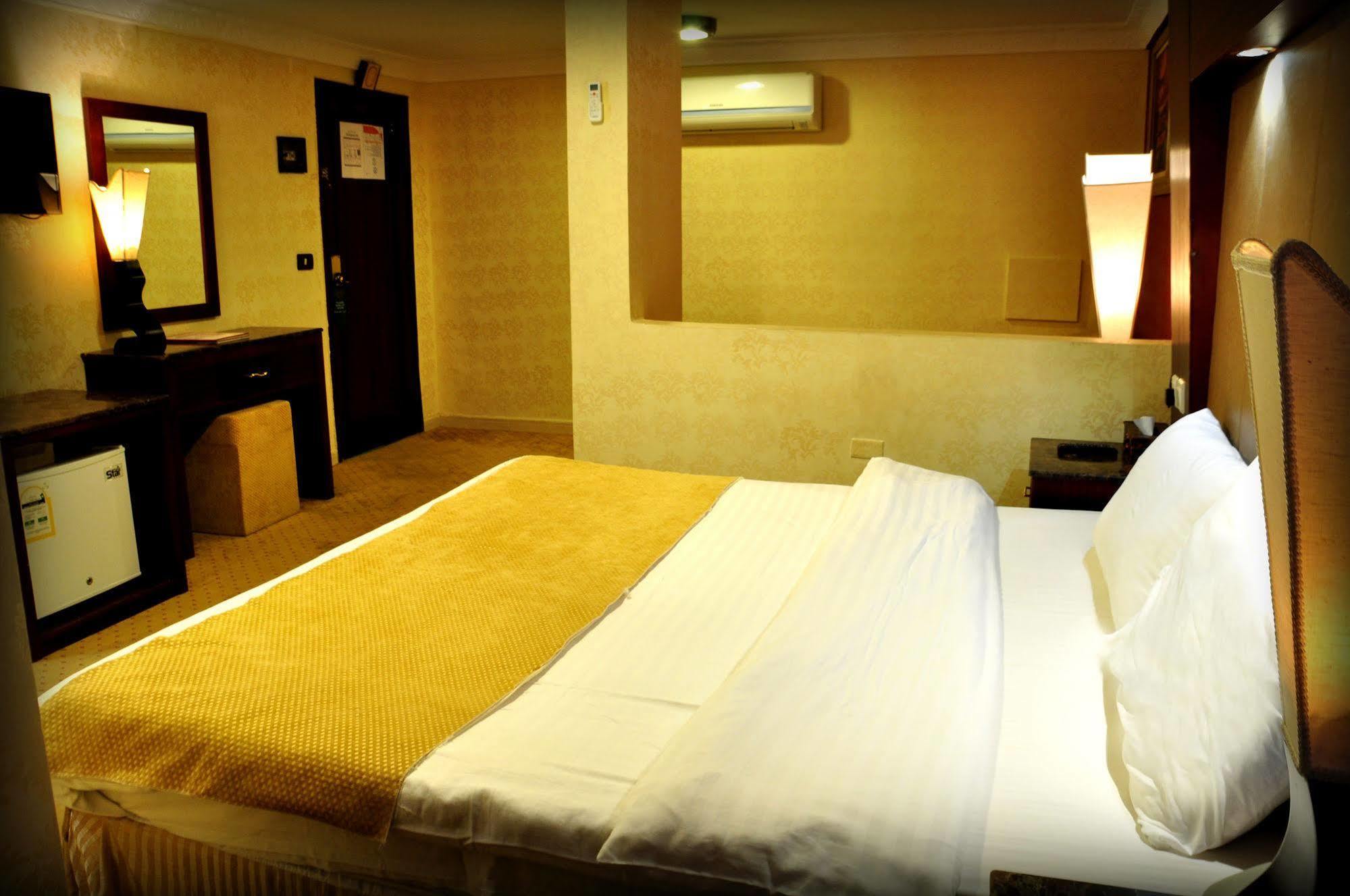 Al Higgi Hotel Janbu Kültér fotó