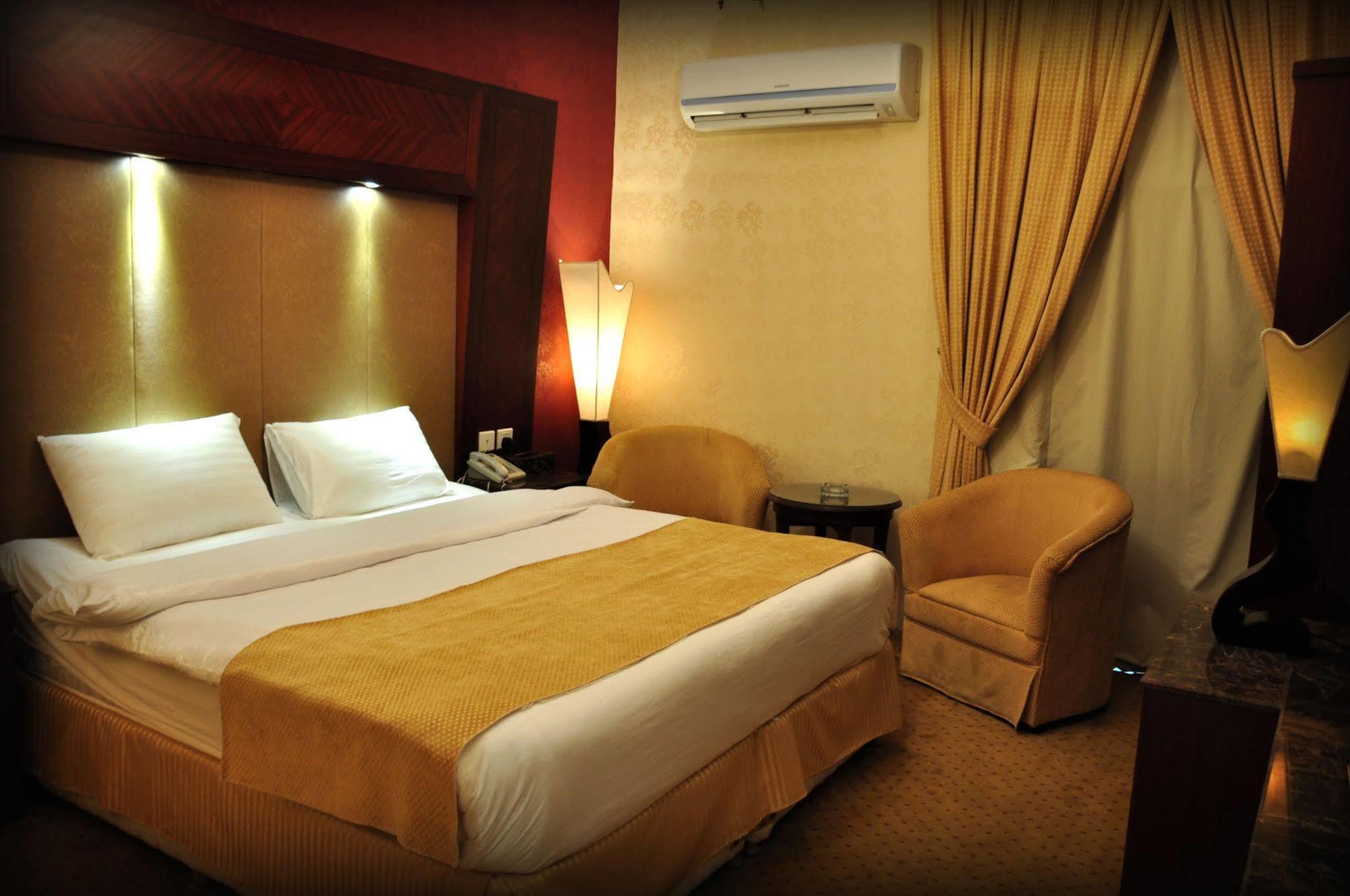 Al Higgi Hotel Janbu Kültér fotó